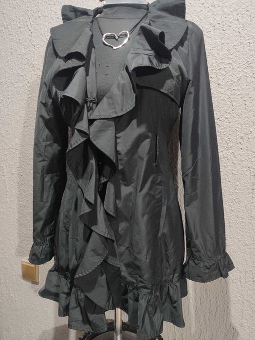 Trenci impermeabil pentru dimineți răcoroase