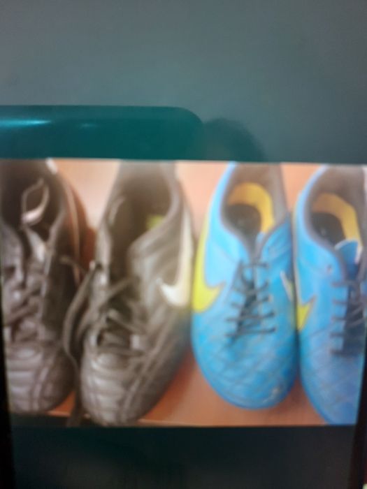 Vând sauschimb adidasi piele cu crampoane Nike ,Puma pt băieți/bārbat