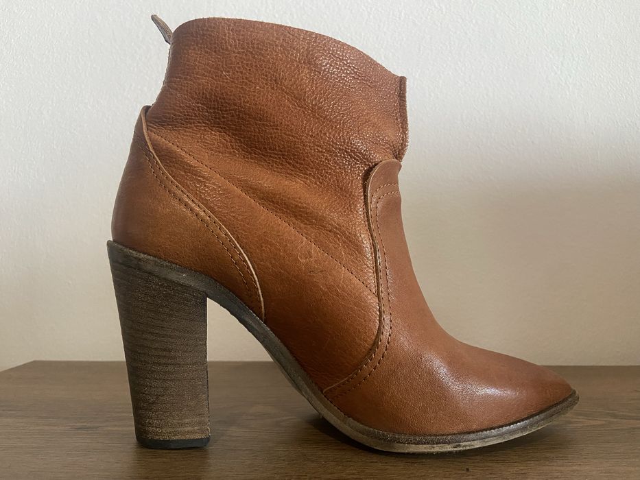 Ghete din piele hugo boss