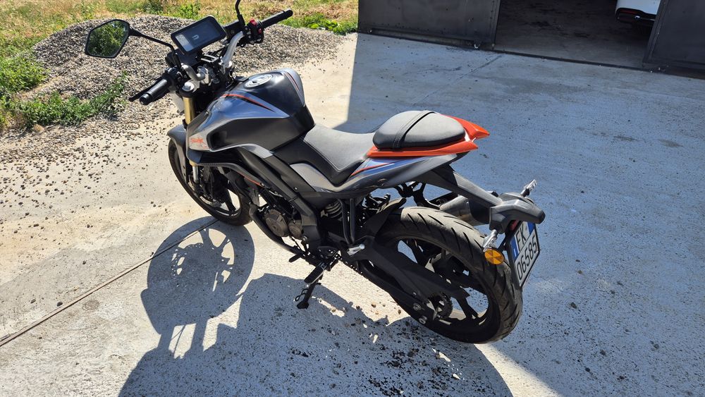 Motocicleta qj motor srk 125s