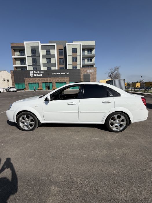 Lasetti  Ласетти 2009 г , 1.8 автомат газ-бензин , нахаду