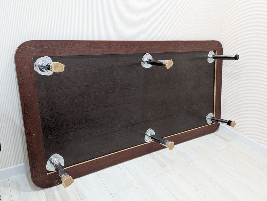 Продам напольный стол