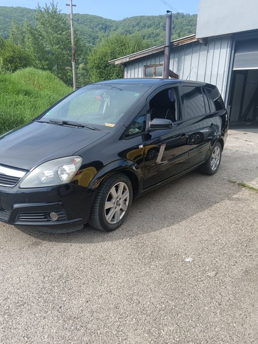 Vând Opel Zafira