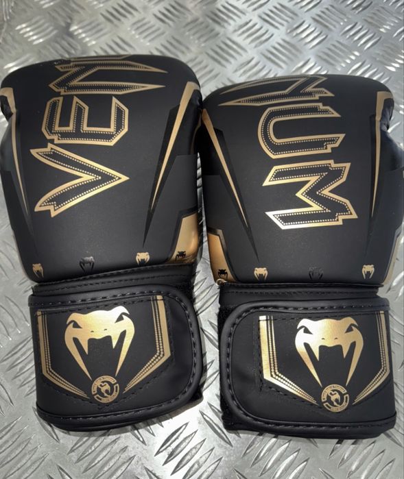 Боксерские перчатки