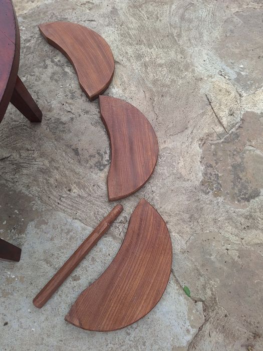 Масичка - софра с трикраки столчета