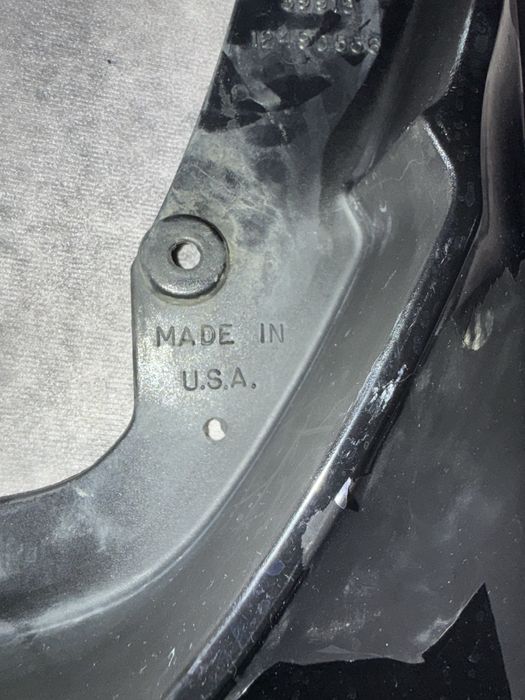 Продам брызговики на Cadillac Escalade