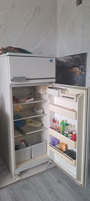 Прадаётся халодилник и газплита