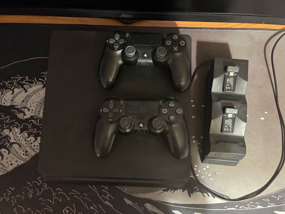 Ps4 slim 1TB+ 2 контролера и докинг станция