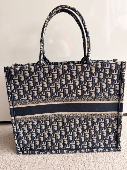 Dior book tote medium