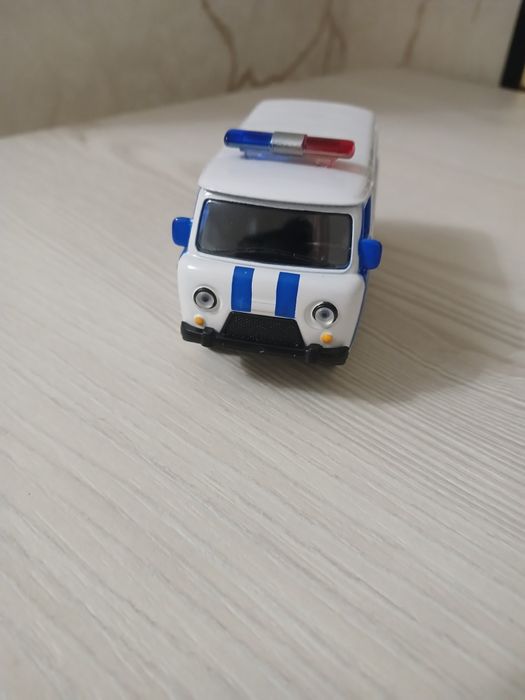 Продам металлические машинки