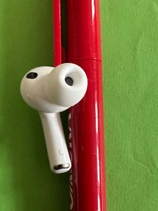 Apple AIR PODS PRO 3  -  Лява