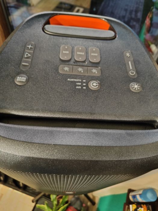 Vând boxa jbl310 noua