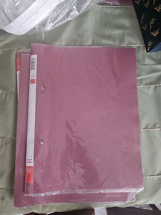 Продам папки с зажимом А4