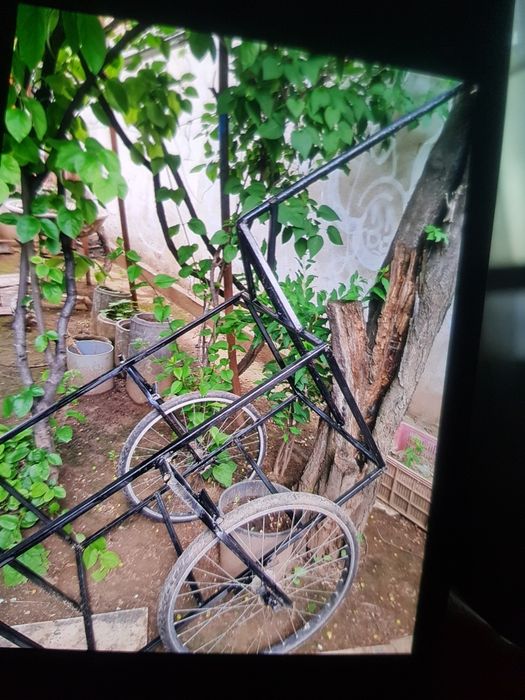 Remorcă de bicicletă  cu roti pe  24   are 1m  pe 60  cmm