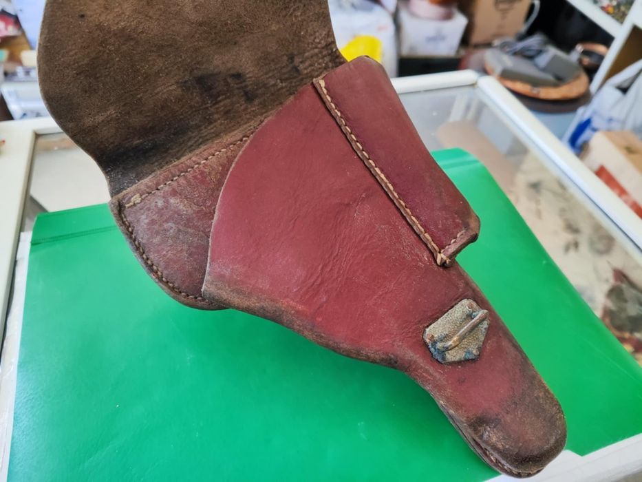 кожен кобур за пистолет