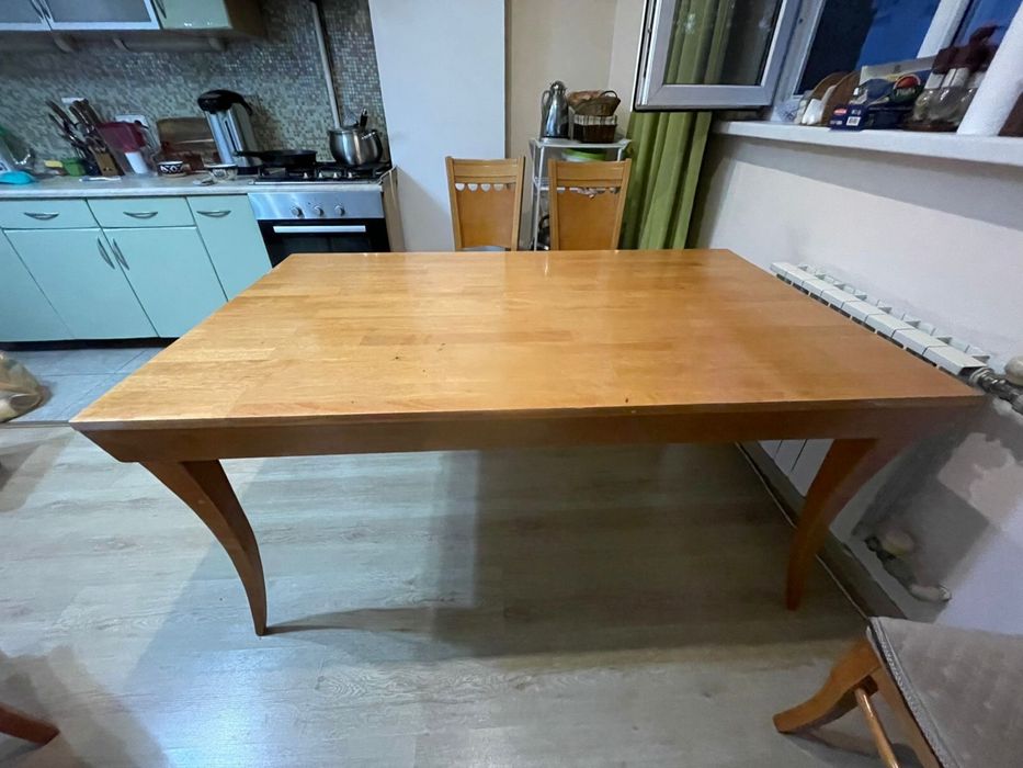 Продам деревянный кухонный стол