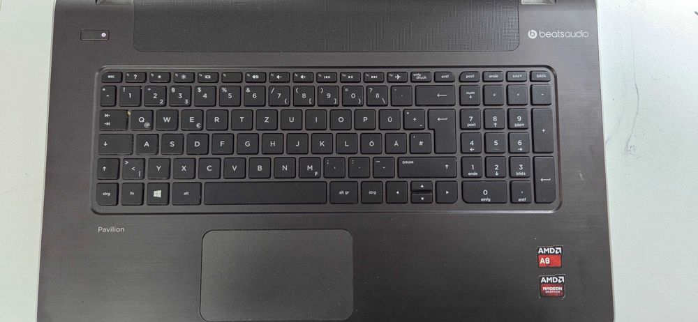 Laptop HP 17.3” – AMD A8 / SSD 256GB – ecran mare – funcțional