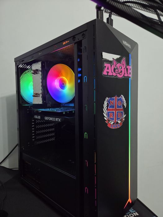 PC Gaming complet  Stare impecabilă(mic defect la sita de praf, si pc ul are stickere pe el.. dar se pot da jos)