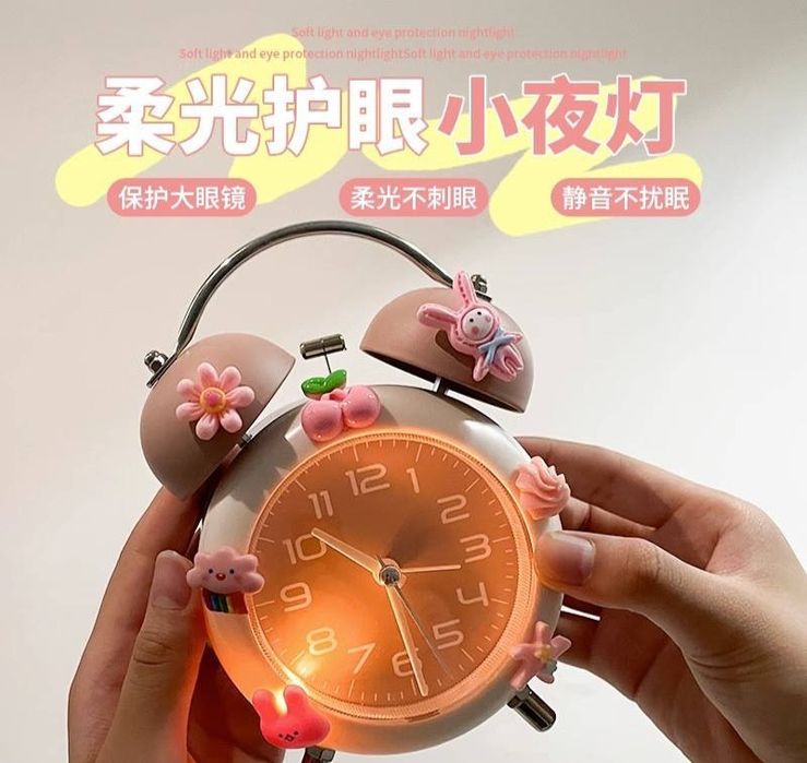 Будильник с милыми фигурками – ретро стиль