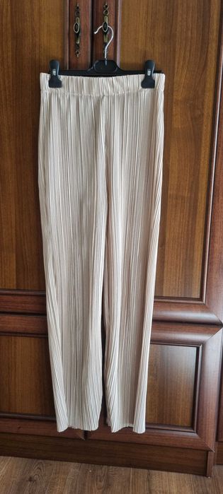 Pantaloni superbi de vara