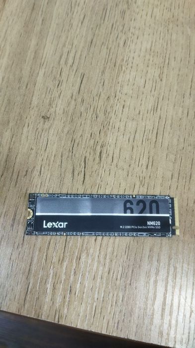 SSD LEXAR nm620 holati ideal 20 soat ishlagan