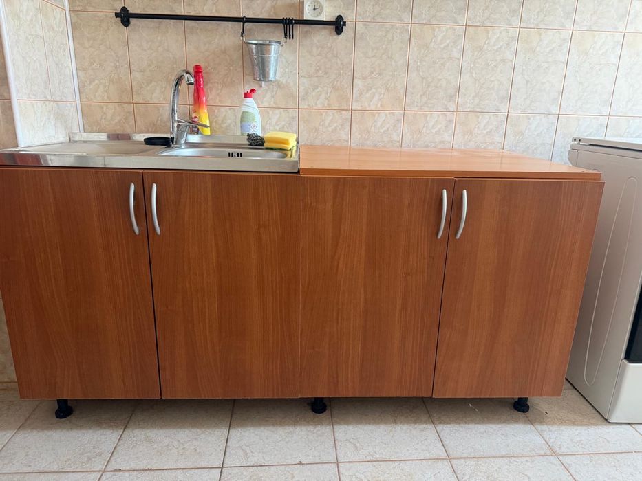 Mobilier de bucatarie-practic si bine intretinut-