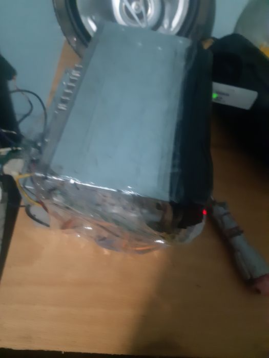 Vand casetofon auto facut pentru priza