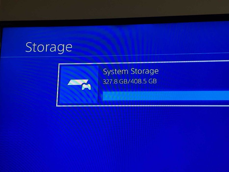 Playstation 4 Slim 500gb с 1 джойстик и 3 игри