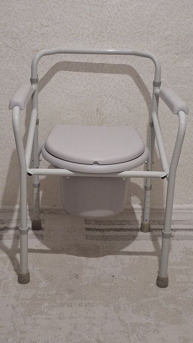 Санитарный стул туалет