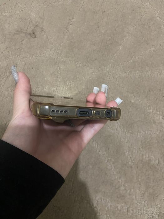 Телефон Realmi C35.