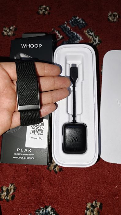 Whoop peak 5.0  фитнес браслет сотилади.. 1 йиллик подпискаси билан