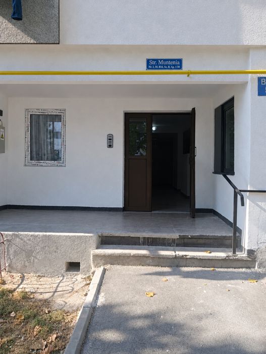 Se vinde garsonieră în Mioveni, zona Piață, situată la parter.