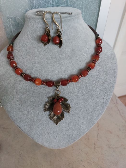 Украшение из корала, граната и яшмы