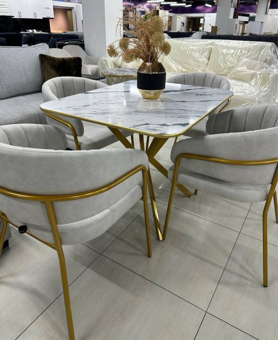 Комплект стол и стулья от Comfort Mebel