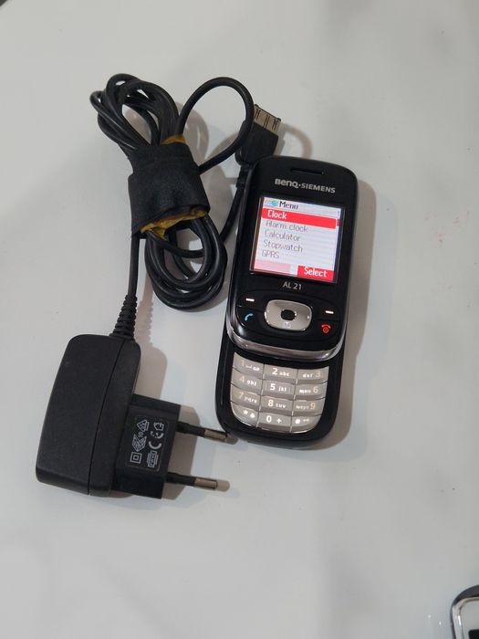 Cel mai mic telefon Slide