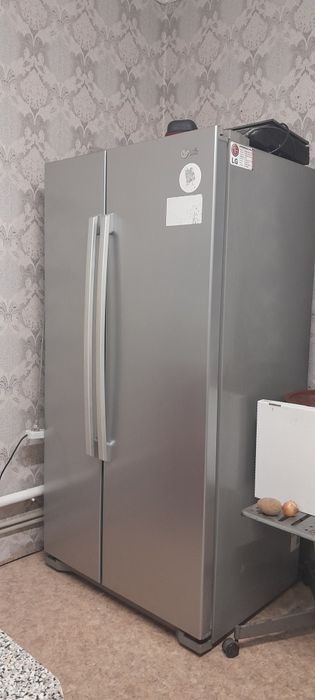 Холодильник серый