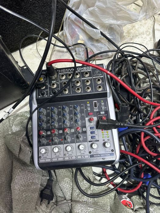 Микшерный пульт Behringer