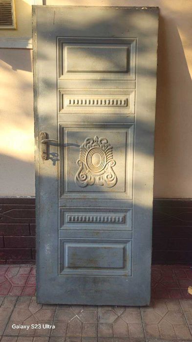 железная дверь тяжелая