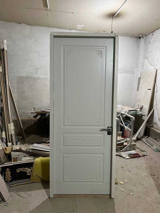 Shovrumda turgan eshiklar sotiladi