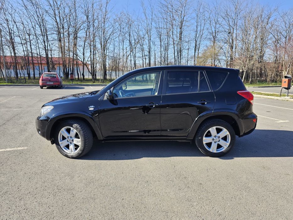 Vand sau schimb Toyota Rav4 doar cu masina de offroad