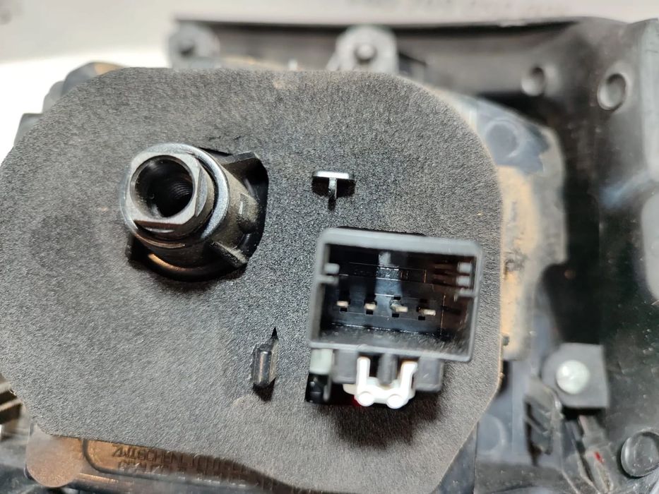 STOP TRIPLA SPATE ARIPA STANGA CU LED VOLKSWAGEN VW GOLF 7 HATCHBACK / COD OEM 5G0945207 2012-2017 (4I2)