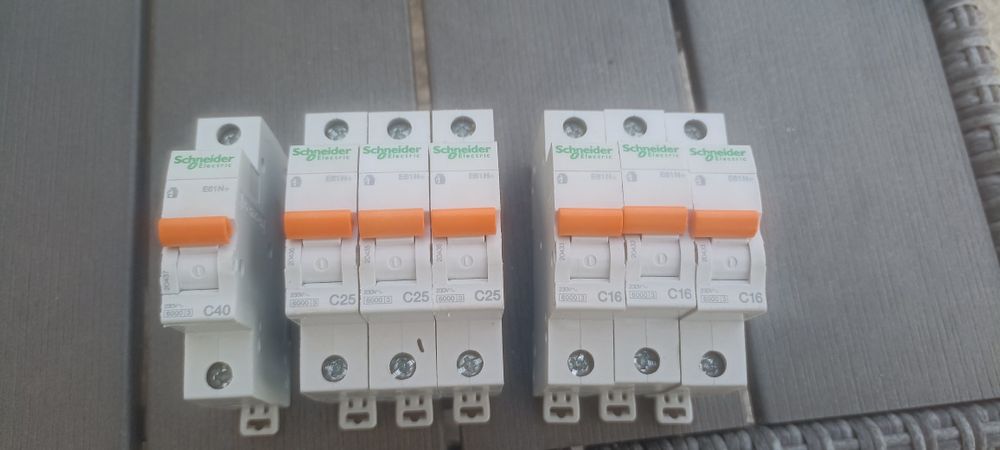 Предпазители Schneider Electric