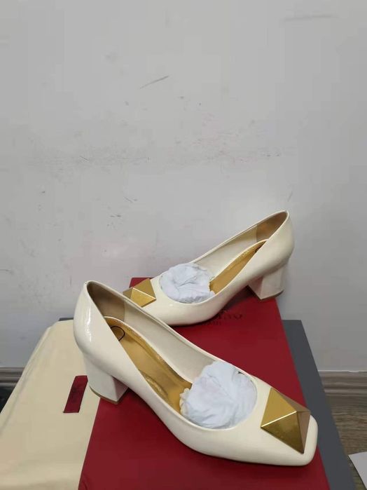 Pantofi Valentino-piele naturală-reducere la 70% de preț!