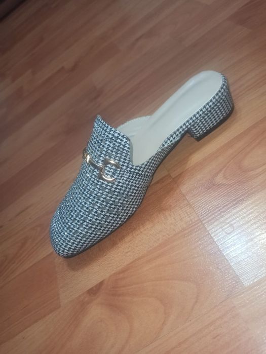 Продаётся женская обувь