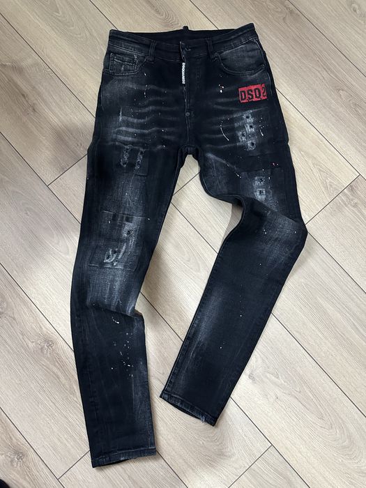 Мъжки тъмни дънки