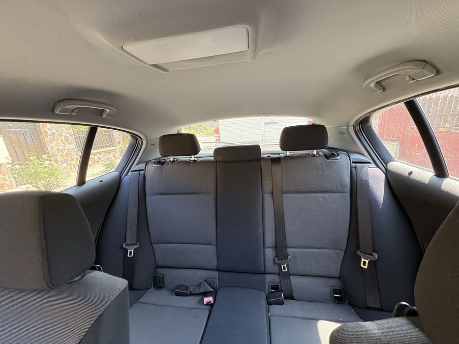 VAND BMW Seria 1 116i – 1.6 benzină – 2005 – 1.500€ usor negociabil