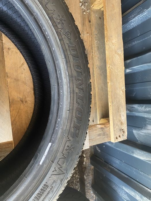 225/45/17 Dunlop Зимни
