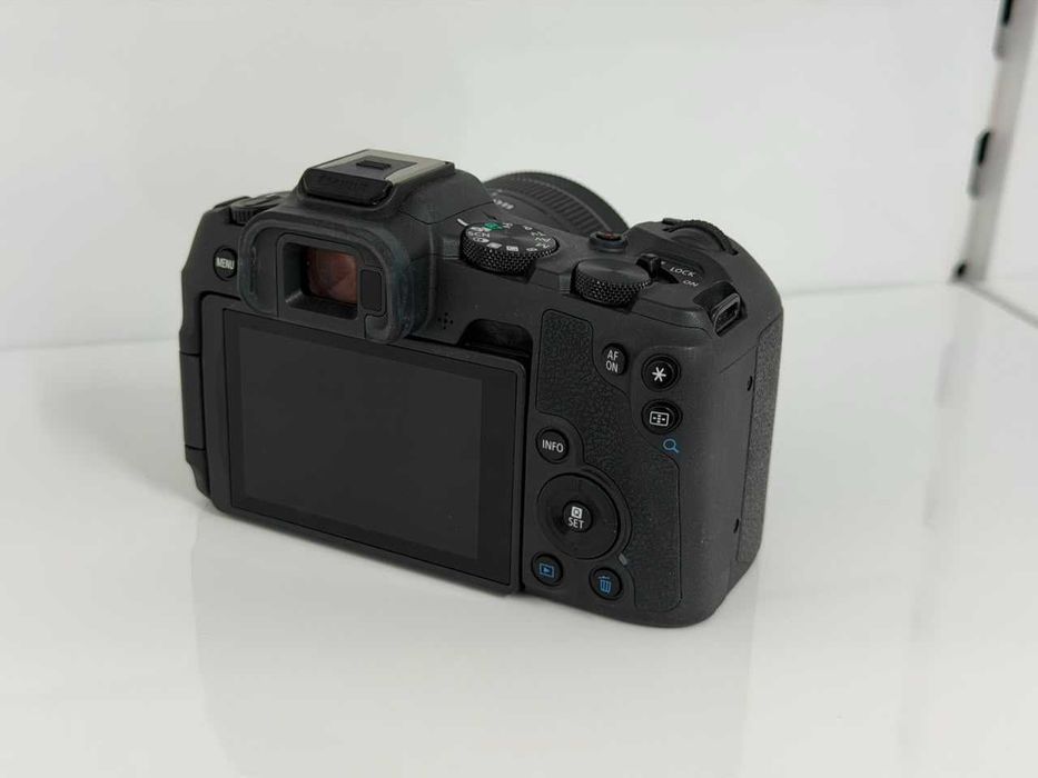 Фотоаппарт canon eos r8