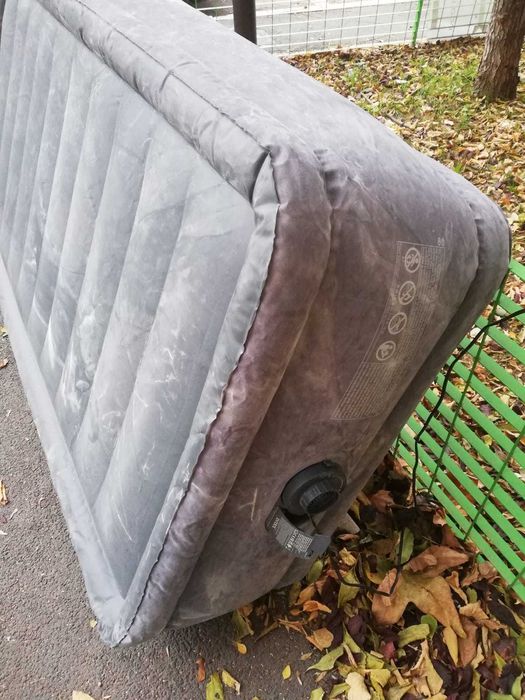 Saltea gonflabila INTEX Dura Beam Deluxe pompa integrata 99 x 191 x 46