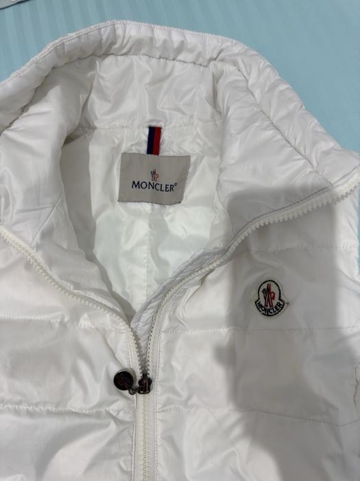 Безрукавка от Moncler